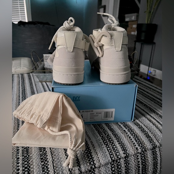 NWB/NWT: Adidas X Ivy Park Forum Mid Sneakers - Picture 7 of 12